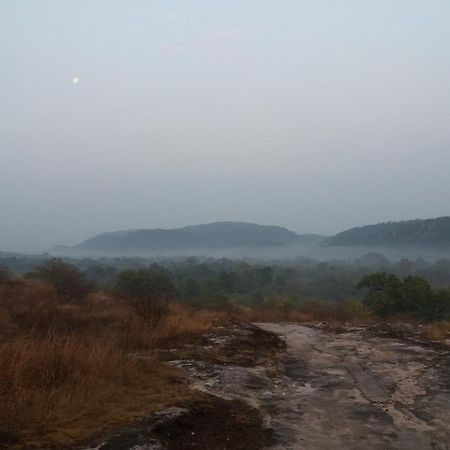 Bandhavgarh Jungle Lodge Tāla Esterno foto